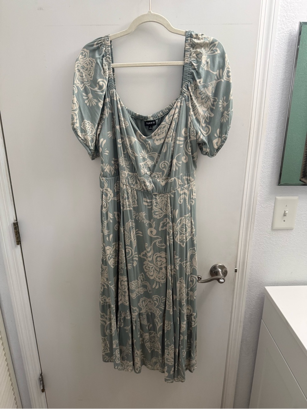torrid Sage and Cream Floral Midi Dress with Puff Sleeves